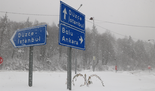 Bolu Dağı'nda Kar Yağışı Ulaşımı Olumsuz Etkiledi