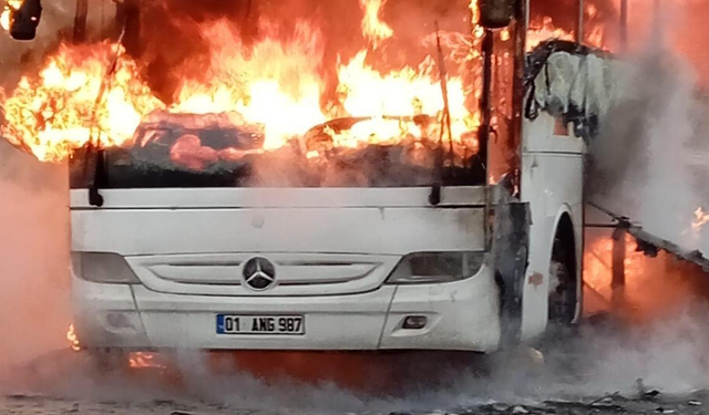 Seyir Halindeki Otobüs Alev Alev Yandı