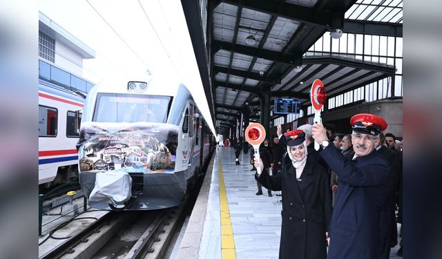 Engelleri Kaldıran Turistik Tuz Ekspresi Yolculuğa Çıktı