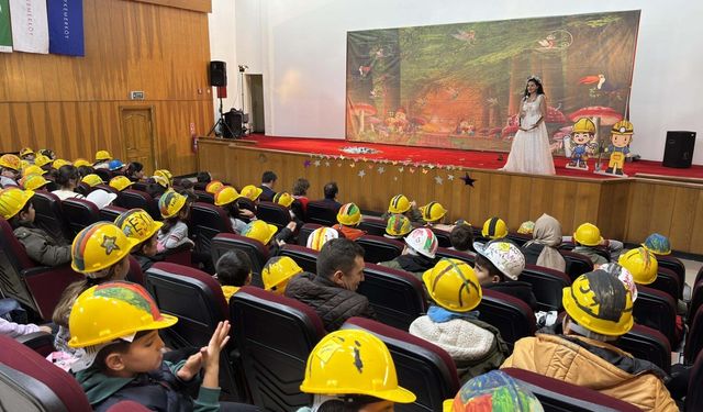 Yeniköy Kemerköy Enerji'den öğrenciler için özel tiyatro etkinliği