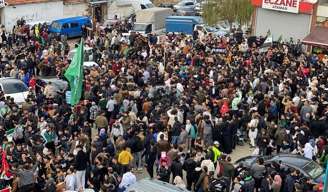 Ankara'da Suriyeliler, Esad Rejiminin Çöküşünü Coşkuyla Kutladı