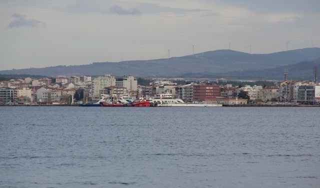 Fırtına Nedeniyle Bozcaada ve Gökçeada Feribot Seferleri İptal Edildi