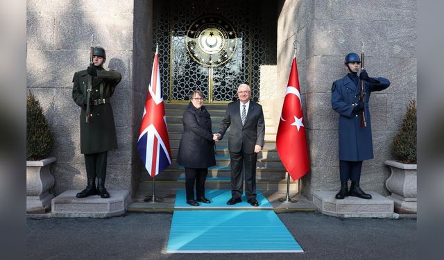 Bakan Güler, Birleşik Krallık Savunma Bakanı Eagle ile önemli bir görüşme gerçekleştirdi