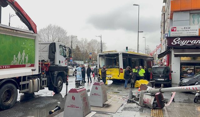 Fatih'te İETT Otobüsü Kaza Yaptı