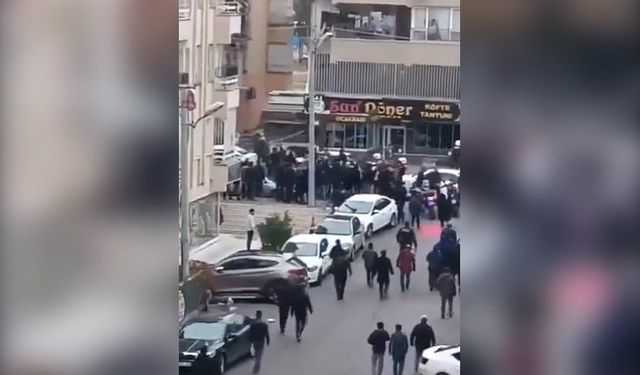 Taziye Evinden Sokağa Taşan Bıçaklı Kavga: İki Kişi Yaralandı