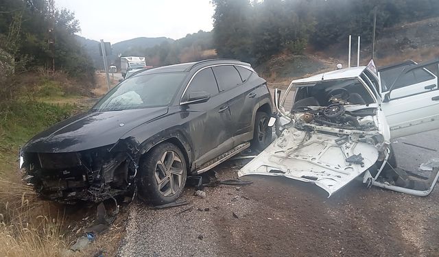 Kafa Kafaya Çarpışma: 1 Ağır Yaralı, 3 Kişi Daha Etkilendi