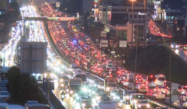 Trafik Yoğunluğu Zirveye Ulaştı