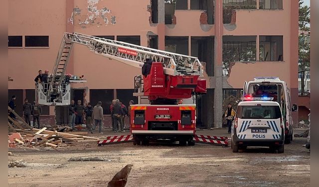 İşçi İskelenin Kenarından Düşerek Yaralandı