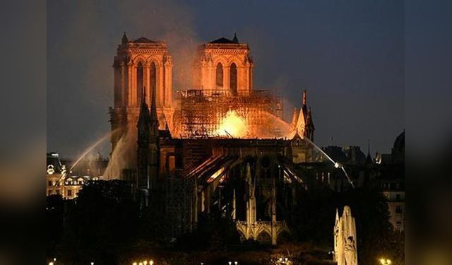 Trump, Notre Dame'ın açılışında Fransa'da