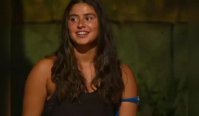 Survivor Ayşe'nin Aşk Pozu Gündem Oldu