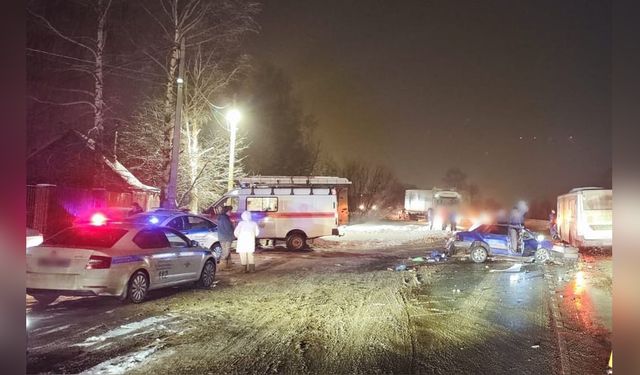 Otomobil ve Otobüs Çarpışması: Üç Kişi Hayatını Kaybetti