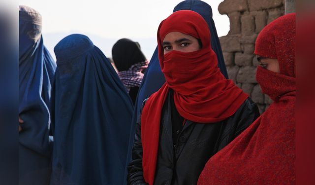 İsviçre'de Kamu Alanlarında Burka Yasağı Uygulaması Başladı