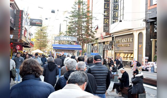 Antalya'da Amorti Çekilişi İçin Uzun Kuyruklar Oluştu