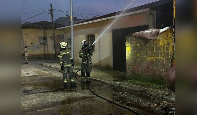 İzmir'de Mahallelinin Cesareti: Yangında Mahsur Kalan 6 Çocuk Kurtarıldı