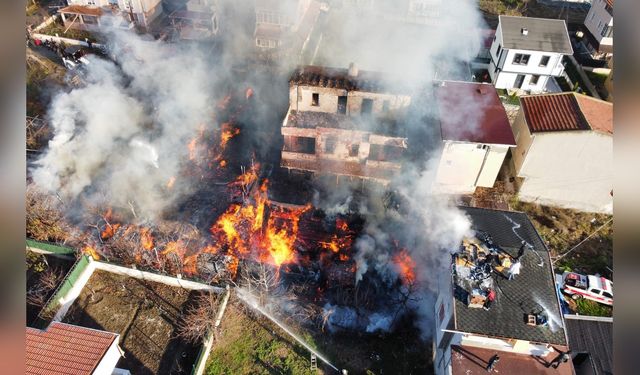 Tekirdağ'daki Yangın Pazar Tezgahlarından Evlerimize Ulaştı