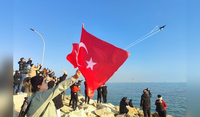 Mersin'de SOLOTÜRK Gösterisi Büyüledi