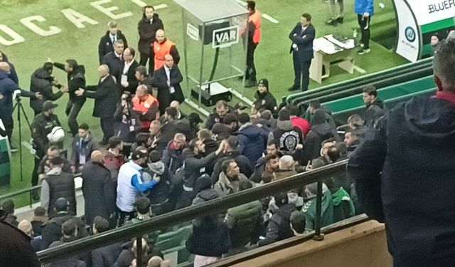 Kocaelispor ve Iğdır FK Maçında Olaylar Çıktı: Bir Polis Yaralı