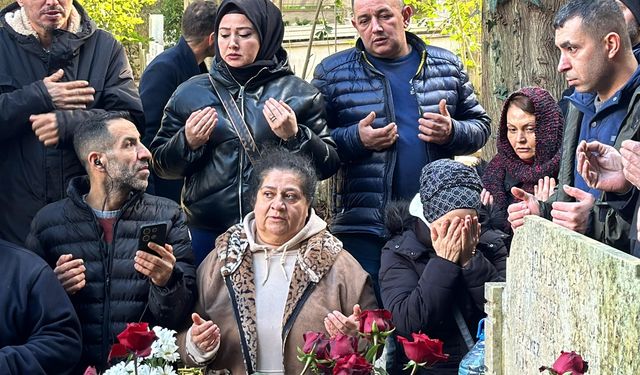 Ferdi Tayfur'un Kabri Ziyaretçi Akınına Uğradı