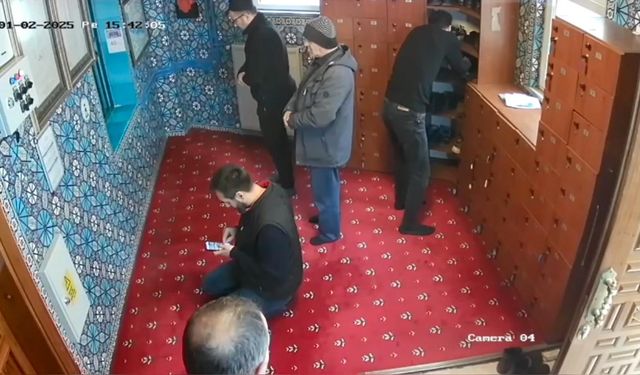 Beyoğlu'nda Camide Ayakkabı Hırsızlığı Gerçekleşti