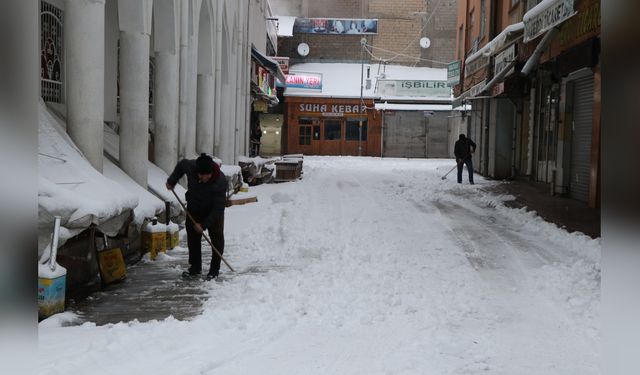 Van'da Yoğun Kar Yağışı Sonrası Ulaşımda Aksamalar