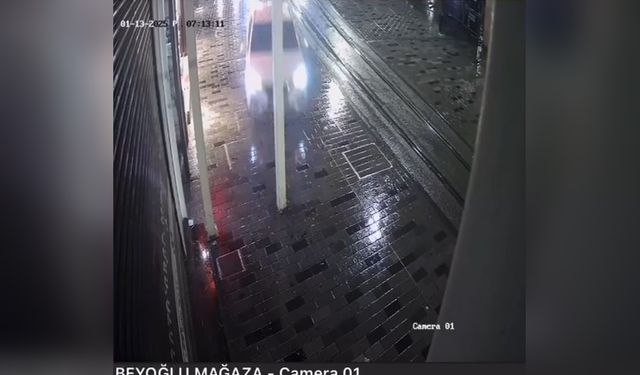 İstiklal Caddesi'nde Kaza Anı Güvenlik Kameralarına Yansıdı