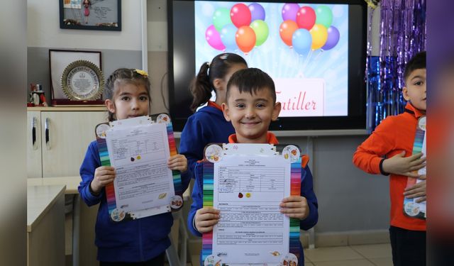 Ankara'da Öğrenciler Karne Heyecanı Yaşadı