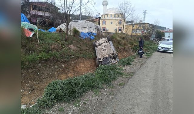 Otomobil Takla Attı, Sürücü Su Kanalına Düştü