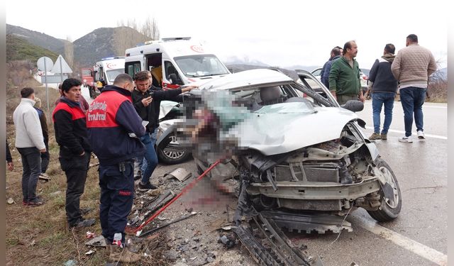 Kafa Kafaya Çarpışma: Bir Kişi Hayatını Kaybetti, Üç Kişi Ağır Yaralandı