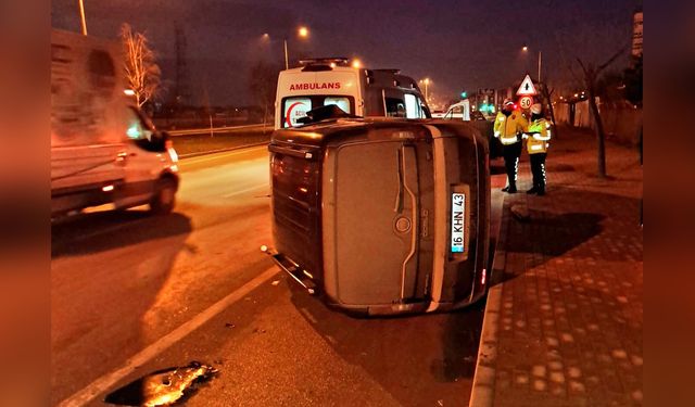 Hafif Ticari Araç Devrildi, Sürücü Yaralandı