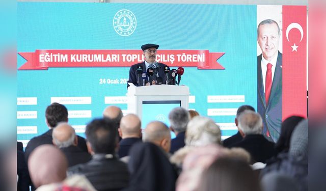 Bakan Tekin, Elazığ'daki Öğrencilerle Bir Araya Geldi