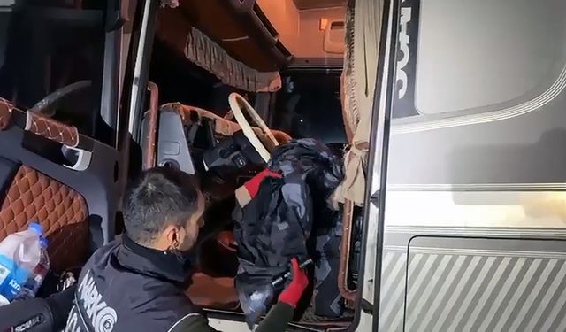 TIR'da Ele Geçirilen Kokainle İlgili İki Kişi Tutuklandı