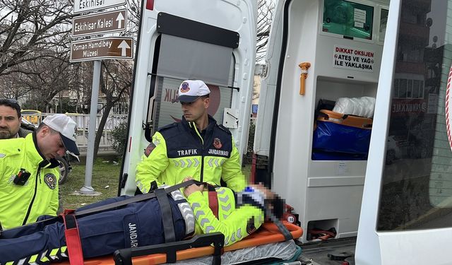 Kavşakta Meydana Gelen Çarpışmada Jandarma Personeli Yaralandı