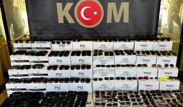 Kocaeli'de durdurulan TIR'da 170 bin adet gümrük kaçağı güneş gözlüğü ele geçirildi