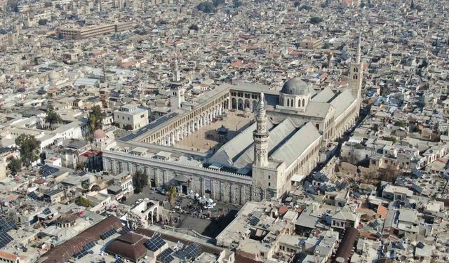 Emevi Camii'nde Restorasyon Öncesi Son Cuma Namazı Kılındı