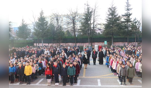 Ankara'da Yarıyıl Tatilinin Ardından Okullar Yeniden Açıldı