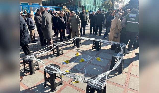 Cadde Ortasında Sigara Zararları İçin Olay Yeri Sahnesi Kuruldu