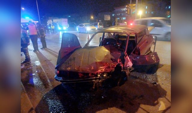 Manisa'da Trafik Kazası: İki Araç Çarpıştı, Beş Yaralı