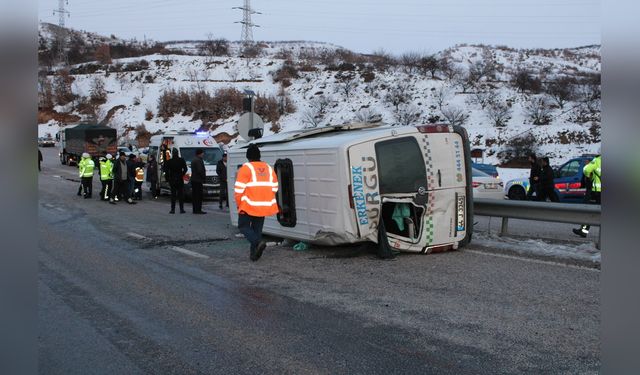 Malatya'da Minibüs Devrildi, 8 Kişi Yaralandı