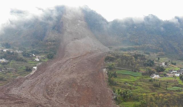 Çin'in Batısında Heyelan Felaketi: 30 Kişi Kayıp