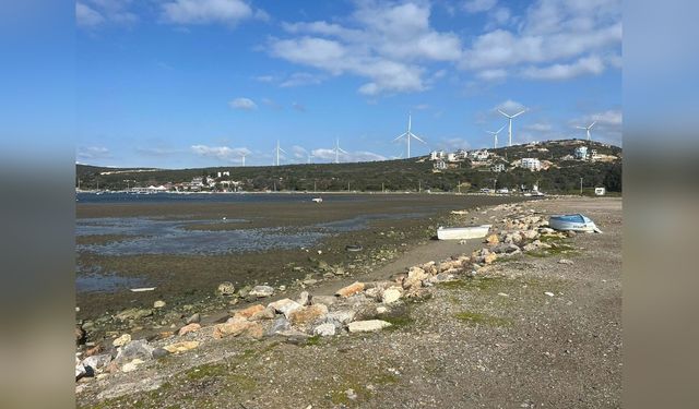 İzmir'de Deniz Çekilmesi Etkisini Sürdürüyor