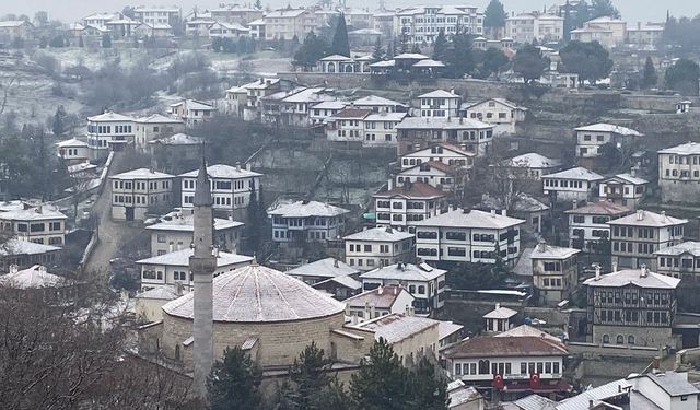 Safranbolu'daki Tarihi Konaklar Karla Kaplandı