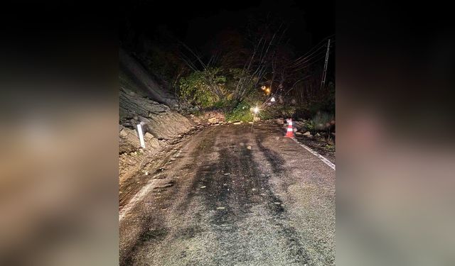 Kastamonu'da Heyelan Sonrası Ulaşım Kesildi