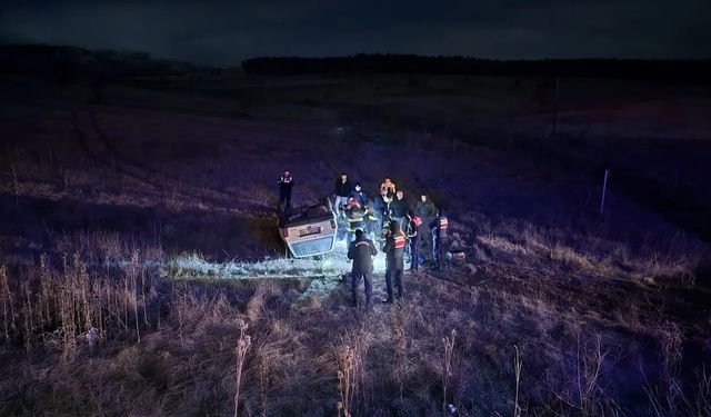 Otomobilin Dereye Savrulması Sonucu Üç Kişi Yaralandı