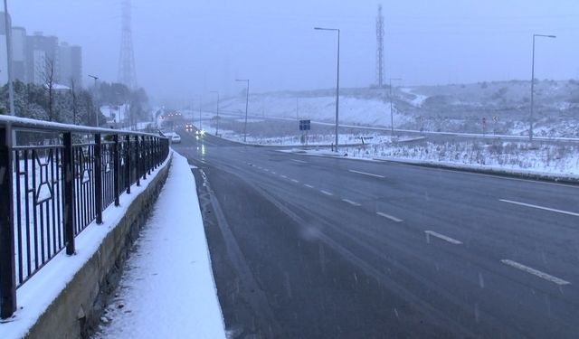 İstanbul'da Kar Yağışı Hayatı Olumsuz Etkiliyor