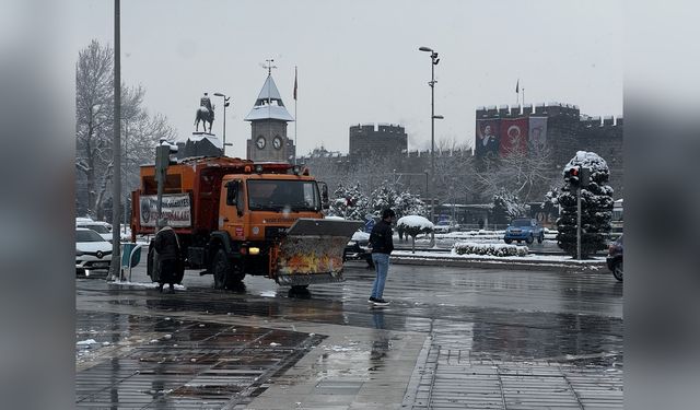 Kayseri'yi Beyaza Bürüyen Kar Yağışı Etkili Oldu