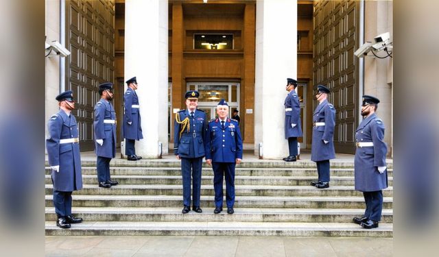 Orgeneral Kadıoğlu, Birleşik Krallık'ta Resmi Temaslarda Bulunuyor