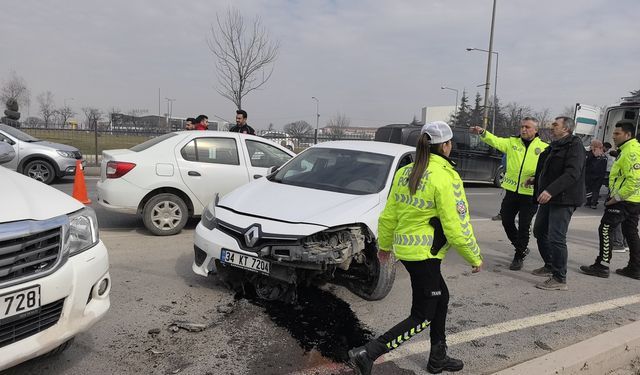 İki Araç Çarpıştı, İki Kişi Yaralandı