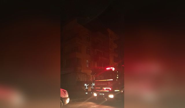 Polis, Yangında Mahsur Kalan Vatandaşı Kurtardı