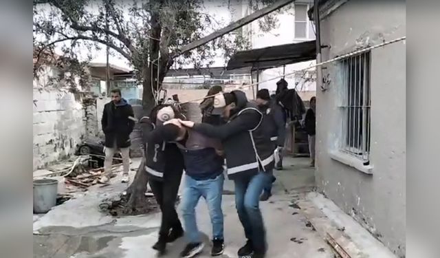 İzmir'de Kaçakçılık Operasyonu: Üç Kişi Tutuklandı