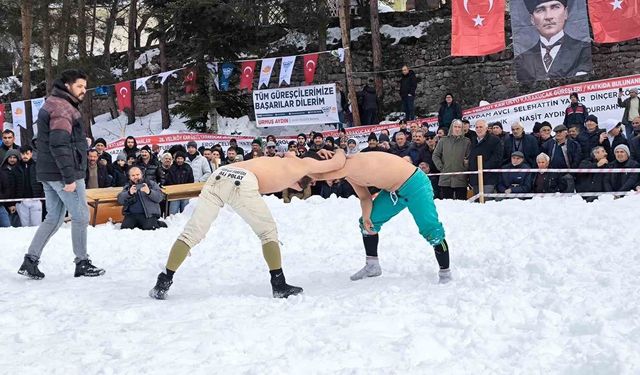 Artvin'de Geleneksel Karakucak Güreşleri Heyecanı